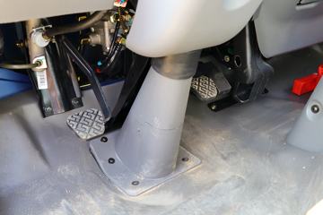 ���� ʱ�����3 95���� 4X2 3����ж��(BJ3046D8PDA-FA)ͼƬ