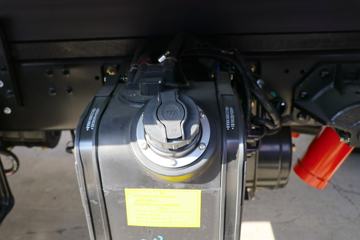 ���� ʱ�����3 95���� 4X2 3����ж��(BJ3046D8PDA-FA)ͼƬ