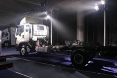 现代商用车 泓图500 154马力 4X2 3.835米排半栏板轻卡(法士特8挡)(CNJ1043QDA33V)