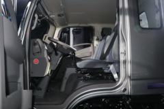现代商用车 泓图500 154马力 4X2 3.835米排半栏板轻卡(法士特8挡)(CNJ1043QDA33V)