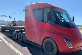 特斯拉Semi&nbsp;电动牵引车外观图片