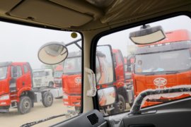 东风华神底盘&nbsp;油罐车驾驶室图片