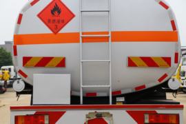 东风华神底盘&nbsp;油罐车上装图片