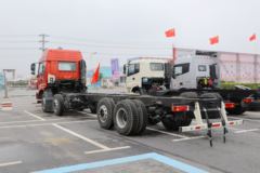 福田 欧曼ETX 5系 270马力 8X2 油罐车底盘(BJ5312GYY-AA)