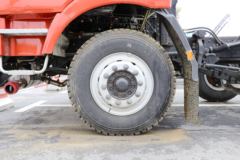 福田 欧曼ETX 5系 270马力 8X2 油罐车底盘(BJ5312GYY-AA)