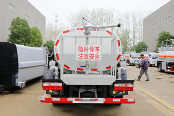 多利卡D6&nbsp;洒水车/喷洒车外观图片