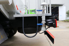 多利卡D6&nbsp;洒水车/喷洒车上装图片