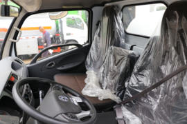 多利卡D6&nbsp;洒水车/喷洒车驾驶室图片