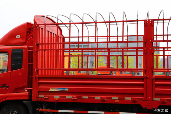 许昌风神东风商用车天锦中卡 245马力 6X2 7.7米仓栅式