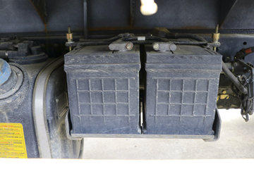 Ծ�� ����X300 110���� 4X2 4.2����ƿ���䳵(SH5042TQPVEDBNW1)ͼƬ