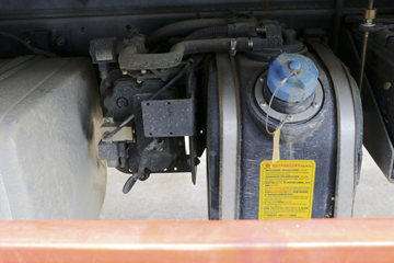 Ծ�� ����X300 110���� 4X2 4.2����ƿ���䳵(SH5042TQPVEDBNW1)ͼƬ