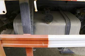 Ծ�� ����X300 110���� 4X2 4.2����ƿ���䳵(SH5042TQPVEDBNW1)ͼƬ