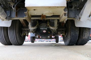 Ծ�� ����X300 110���� 4X2 4.2����ƿ���䳵(SH5042TQPVEDBNW1)ͼƬ