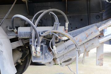 Ծ�� ����X300 110���� 4X2 4.2����ƿ���䳵(SH5042TQPVEDBNW1)ͼƬ