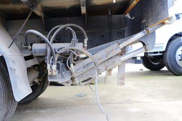 Ծ�� ����X300 110���� 4X2 4.2����ƿ���䳵(SH5042TQPVEDBNW1)ͼƬ