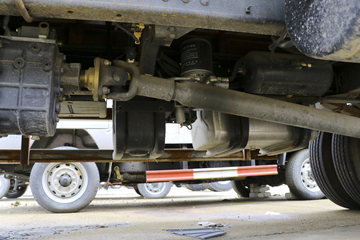 Ծ�� ����X300 110���� 4X2 4.2����ƿ���䳵(SH5042TQPVEDBNW1)ͼƬ