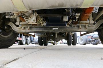 Ծ�� ����X300 110���� 4X2 4.2����ƿ���䳵(SH5042TQPVEDBNW1)ͼƬ