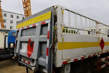 Ծ�� ����X300 110���� 4X2 4.2����ƿ���䳵ͼƬ