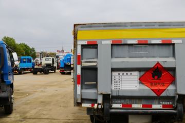 Ծ�� ����X300 110���� 4X2 4.2����ƿ���䳵ͼƬ