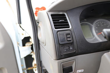 东风 多利卡D6 102马力 4X2 吸尘车(楚胜牌)(CSC5070TXC5)图片