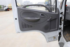 东风 多利卡D6 102马力 4X2 吸尘车(楚胜牌)(CSC5070TXC5)