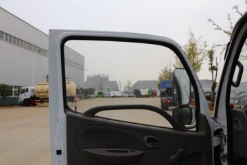东风 多利卡D6 102马力 4X2 吸尘车(楚胜牌)(CSC5070TXC5)图片