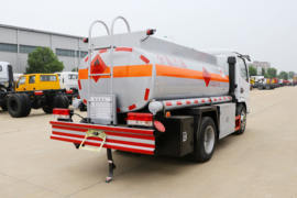 多利卡D5&nbsp;油罐车外观图片