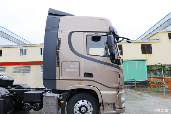 天龙旗舰KX 560马力 6X4 AMT牵引车(14挡)(液缓)