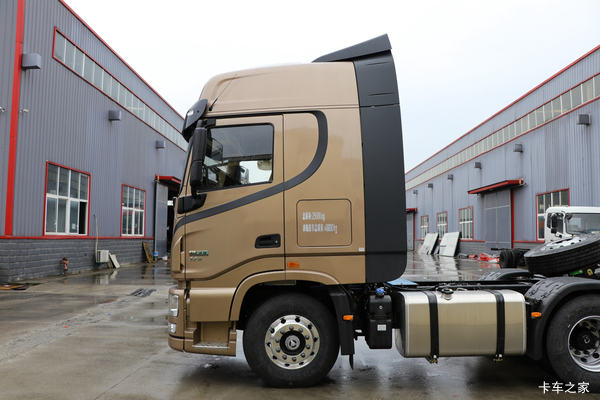 天龙旗舰KX 560马力 6X4 AMT牵引车(14挡)(液缓)