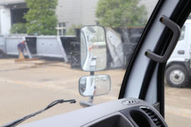 多利卡D6&nbsp;油罐车驾驶室图片