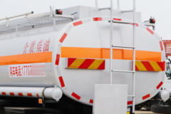 东风商用车 天锦 190马力 4X2 运油车(楚胜牌)(CSC5180GYYDA)