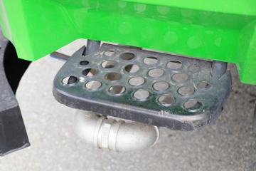 风度&nbsp;洒水车/喷洒车驾驶室图片