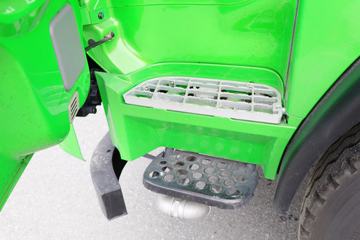 风度&nbsp;洒水车/喷洒车驾驶室图片