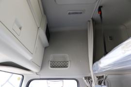 东风天龙VL燃气&nbsp;牵引车驾驶室                                               图片