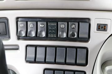 ½ VLȼ 460 6X4 LNGǣ()(DFV4258GP6N)ͼƬ