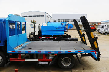 ����Ծ�� ����X500 125���� 4X2 ƽ�����䳵(SH5042TPBKFDCWZ)ͼƬ