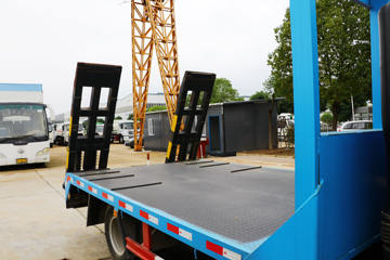 ����Ծ�� ����X500 125���� 4X2 ƽ�����䳵(SH5042TPBKFDCWZ)ͼƬ