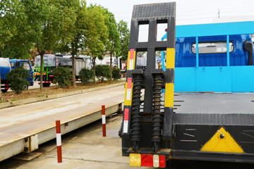 ����Ծ�� ����X500 125���� 4X2 ƽ�����䳵(SH5042TPBKFDCWZ)ͼƬ