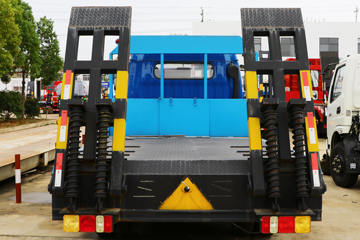 ����Ծ�� ����X500 125���� 4X2 ƽ�����䳵(SH5042TPBKFDCWZ)ͼƬ