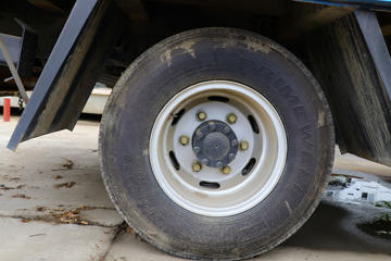 ����Ծ�� ����X500 125���� 4X2 ƽ�����䳵(SH5042TPBKFDCWZ)ͼƬ