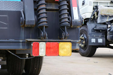 ����Ծ�� ����X500 125���� 4X2 ƽ�����䳵(SH5042TPBKFDCWZ)ͼƬ