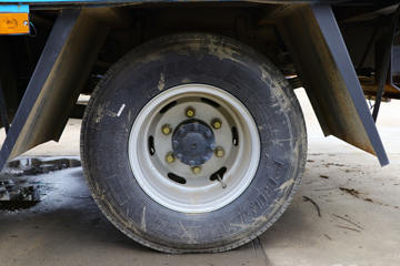 ����Ծ�� ����X500 125���� 4X2 ƽ�����䳵(SH5042TPBKFDCWZ)ͼƬ