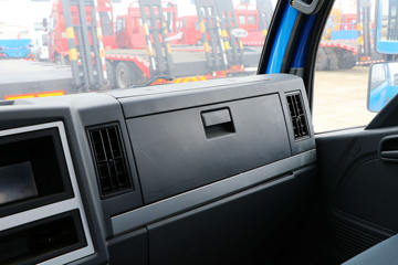 ����Ծ�� ����X500 125���� 4X2 ƽ�����䳵(SH5042TPBKFDCWZ)ͼƬ