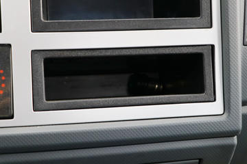 ����Ծ�� ����X500 125���� 4X2 ƽ�����䳵(SH5042TPBKFDCWZ)ͼƬ