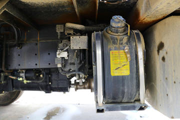 ����Ծ�� ����X500 125���� 4X2 ƽ�����䳵(SH5042TPBKFDCWZ)ͼƬ