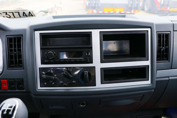 ����Ծ�� ����X500 125���� 4X2 ƽ�����䳵(SH5042TPBKFDCWZ)ͼƬ