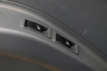 ����Ծ�� ����X500 125���� 4X2 ƽ�����䳵(SH5042TPBKFDCWZ)ͼƬ