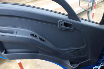 ����Ծ�� ����X500 125���� 4X2 ƽ�����䳵(SH5042TPBKFDCWZ)ͼƬ