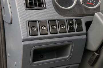 ����Ծ�� ����X500 125���� 4X2 ƽ�����䳵(SH5042TPBKFDCWZ)ͼƬ