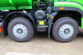 豪瀚J5G&nbsp;吸污/吸粪车底盘图片